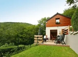 Cottage with a terrace and a view of the valley