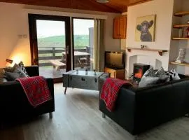 Lodge Cabin with Fabulous Views - Farm Holiday