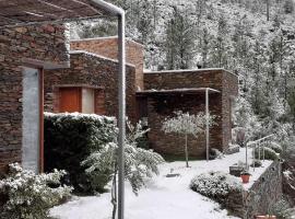 InXisto Lodges, casa vacacional en Piódão