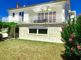 Welcoming apartment in Novigrad 40 m² with peaceful garden