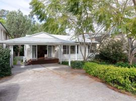 Dutchies Haven, 11 Christmas Bush Ave - Pet friendly, large enclosed yard, air con and Wi-Fi, hotel en Nelson Bay