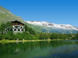 Chalet Sul Lago Hotel In Montagna, hótel í Moncenisio