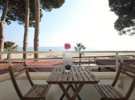 Apartamento frente al mar en Cambrils，坎布里爾斯的飯店