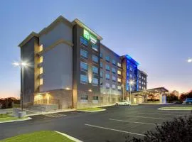 Holiday Inn Express & Suites Charlotte Southwest, an IHG Hotel