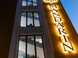 Hotel "Mandarin Clubhouse", hotel sa bazenima u gradu Harkov