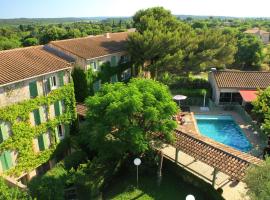 Logis Hotel Restaurant Uzès Pont du Gard, hotel di Uzes