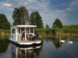 Havel Cruiser - Hausboot-Flöße mit Stil, hotel en Brandeburgo