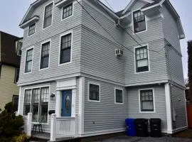 Modern Cottage Downtown NPT-Waites Wharf Cottage RE05618-STR