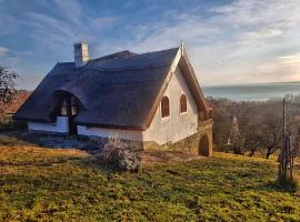 Villa Kőrózsa Vendégház Tihany，位于蒂豪尼的酒店