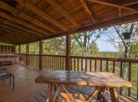 View! Cozy, Private, Fireplace, Hot Tub Log Cabin, Honeymoon!