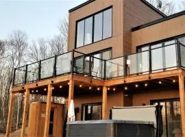 Chalet Serenity - Mont Tremblant Ski - Spa Sauna Wifi TV Privet Chic Modern House