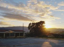 Hotel Las Brumas, hotel a Cartago