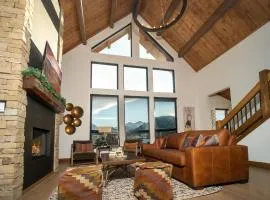 Beautiful Views! Jacuzzi, Indoor Outdoor Fireplace, Steps to Lake Estes