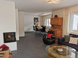 Ferienwohnung Pontresina - Chesa Andrea - Gartensitzplatz، فندق في بونتريسنا