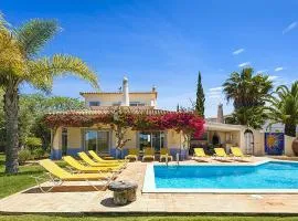 Spacious Villa in Carvoeiro with Private Pool