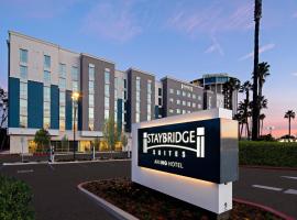 Viesnīca Staybridge Suites - Long Beach Airport, an IHG Hotel Longbīčā