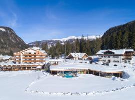 Hotel Dolomitenhof & Chalet Alte Post, ξενοδοχείο σε Σέστο