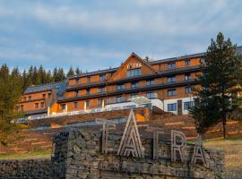 Grandhotel Tatra, hotel con jacuzzi en Velké Karlovice