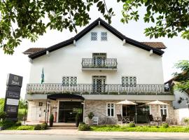 Bristol Sabrina Hotel de Charme Joinville, khách sạn ở Joinville