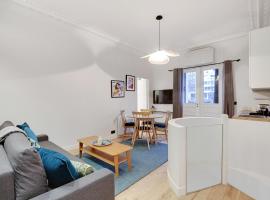 Pick A Flat's Apartment in Neuilly sur Seine - Avenue Charles de Gaulle, hotel a Neuilly-sur-Seine