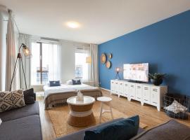 Luxury apartment with marina view, hotel din Scheveningen