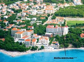 apartmani RUŽA&NIKOLINA***，位于巴什卡沃达的酒店