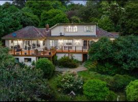 Mountain Villa in Dandenong Ranges, спа-готель у місті Маунт-Данденонґ