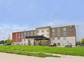 Holiday Inn Express & Suites Omaha Airport, an IHG Hotel