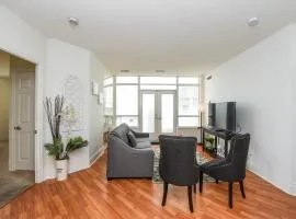 Amazing 2BR & 2BTH - Near Square One Mall