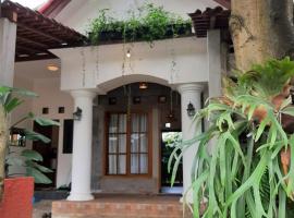 OMAH LUMUT Malang, Best Family Villa 3 Bedrooms Free Pool Kolam Renang, hotel u gradu 'Malang'