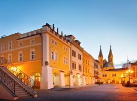 Hotel U Zlatého kohouta, hotelli kohteessa Kroměříž