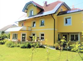 Kunterbunt Seehaus, hotel u Faak am Seeu