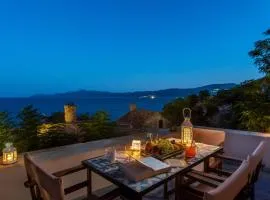 Myrsini's Castle House - Comfortable Residence with Large Balcony & Sea View