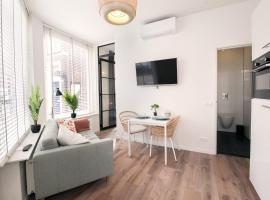 Four Star Apartments - Badhuisstraat، فندق في شيفيننغن