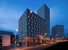 Ibis Barcelona Santa Coloma: Santa Coloma'da bir otel