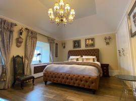 Clan Young Suite Apartment-LUXURY CENTRAL GETAWAY!!, hótel í Berwick-Upon-Tweed