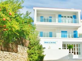 Seaside villa with private pool Home By The Sea - Villa Trogir, hotel en Trogir