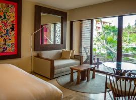 Hotel Xcaret Arte - All Parks All Fun Inclusive - Adults Only: Playa del Carmen'de bir otel