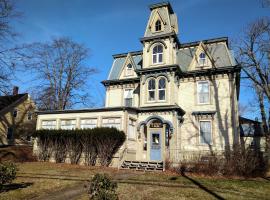 Lunenburg में, होटल Bluenose Lodge