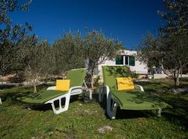 Olive Eden Holiday Home, hotel u Milni