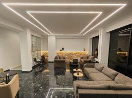 Platon Hotel، فندق في بيرايوس