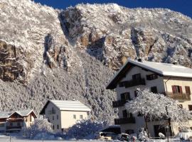 Appartamenti Perlot Marco, hotel v destinácii Fai della Paganella