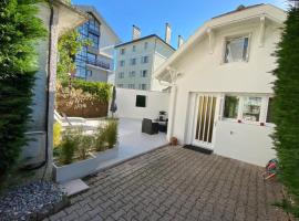 Tiny House - town house in the centre of Annecy terrace & air conditioning, casa vacacional en Annecy