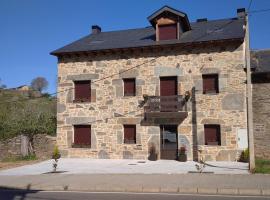 APARTAMENTOS TURISTICOS LAS CANDELAS, hotel di Puebla de Sanabria