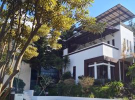 Villa Alessa Puncak, hotel a Puncak