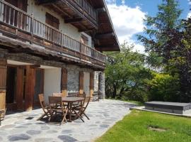 Paisible chalet montagne avec option jacuzzi, hotel v mestu Séez