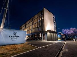 Randor Residential Hotel Kyoto Suites, allotjament amb cuina a Kyoto