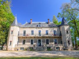 Château de la villeneuve, hotel com jacuzzi em Saint-Marcel