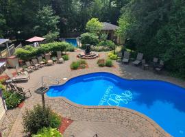 Relais St-Denis, hotel con piscina a Saint-Sauveur-des-Monts