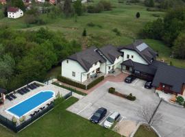 Pansion Villa Cancar, hotel con piscina a Grabovac